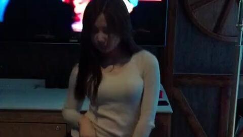 日韩美女丝袜深喉视频