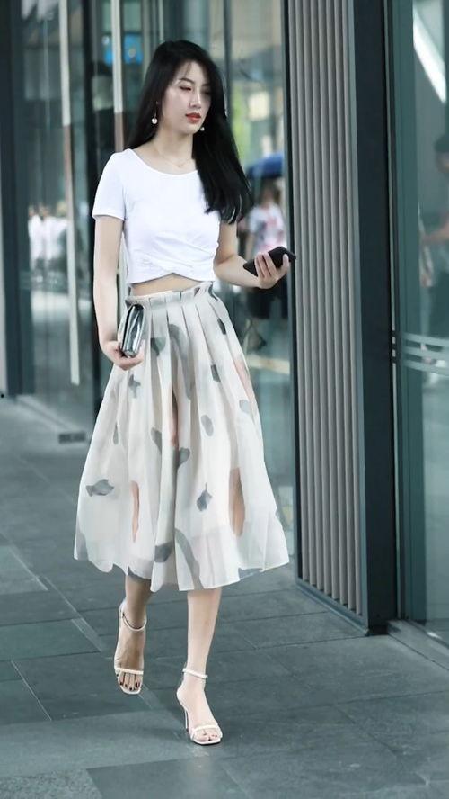 日韩中年半身裙美女视频,日韩中年半身裙美女风采展示